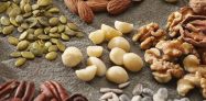 5 Health Benefits of Eating Nuts and Seeds Everyday